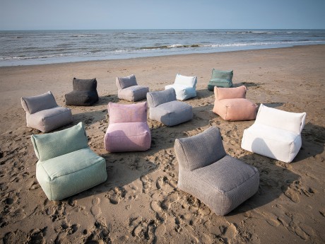 Set mobilier gradina 2 fotolii puf Roolf Living Dotty mediu teracota si 2 masute de cafea